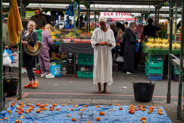 dirty nails (les ongles noirs) at the Market