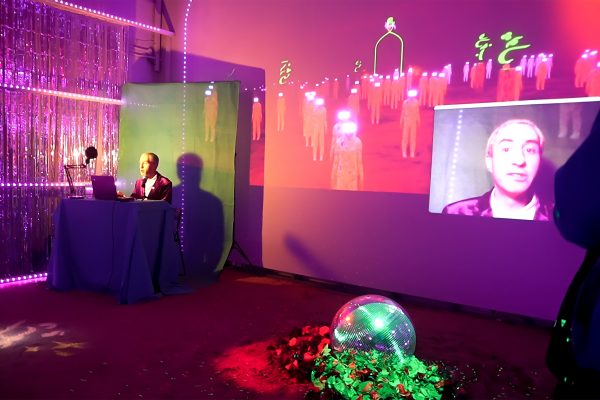 Disco Islam, Commentary Performance